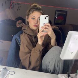 B💫's profile image