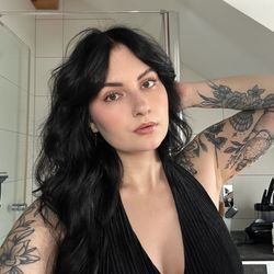 L I S A 🖤's profile image
