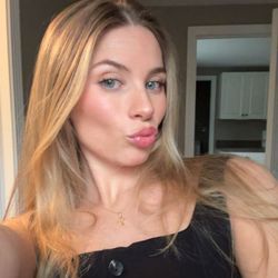 AVA 🦋's profile image