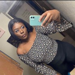 Alexis Lewis's profile image