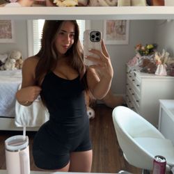 demetra dias's profile image