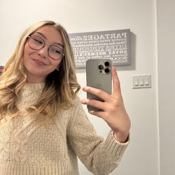 AppleWithSarah's profile image