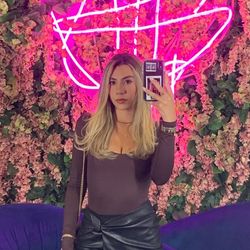 Abril Silvas ✨'s profile image