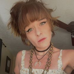 Alyssa / big tic energy ⚡️'s profile image