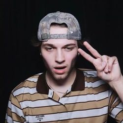 hvllie's profile image