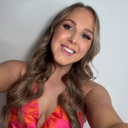 Beth M✨🎀's profile image