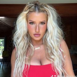 Victoria Lombardo's profile image