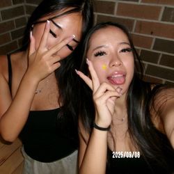 angelaandchelsea's profile image