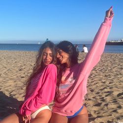 the_eini_twins's profile image